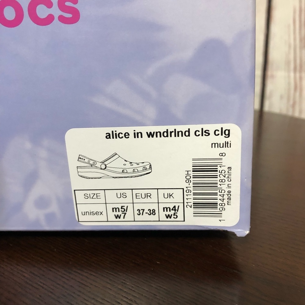CROCS x Disney Alice in Wonderland limited edition classic Clog in size 7 - Picture 17 of 17